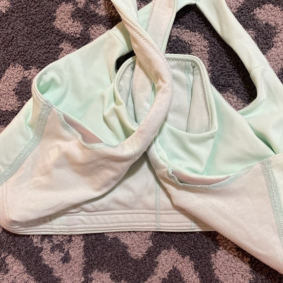 Lululemon SmoothCover Yoga Bra *Light Support B/C Cup - Picture 5 of 7
